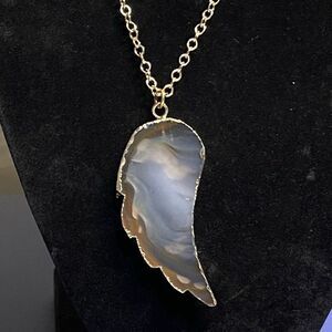 Women’s long marble leaf pendant necklace.